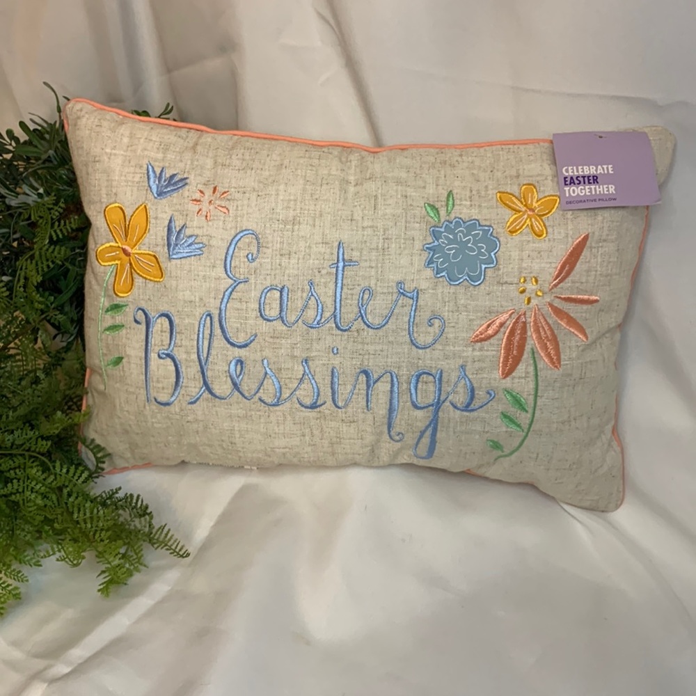 Decorative 12”x18” Easter Pillow from Kohl’s NWT